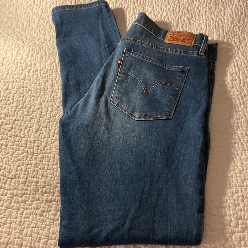 🌺Levi’s 311 Shaping Skinny Size 29